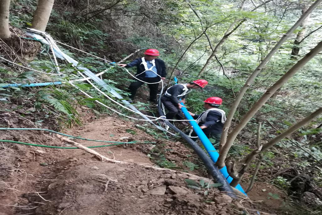 扶貧扛肩上 清泉進萬家