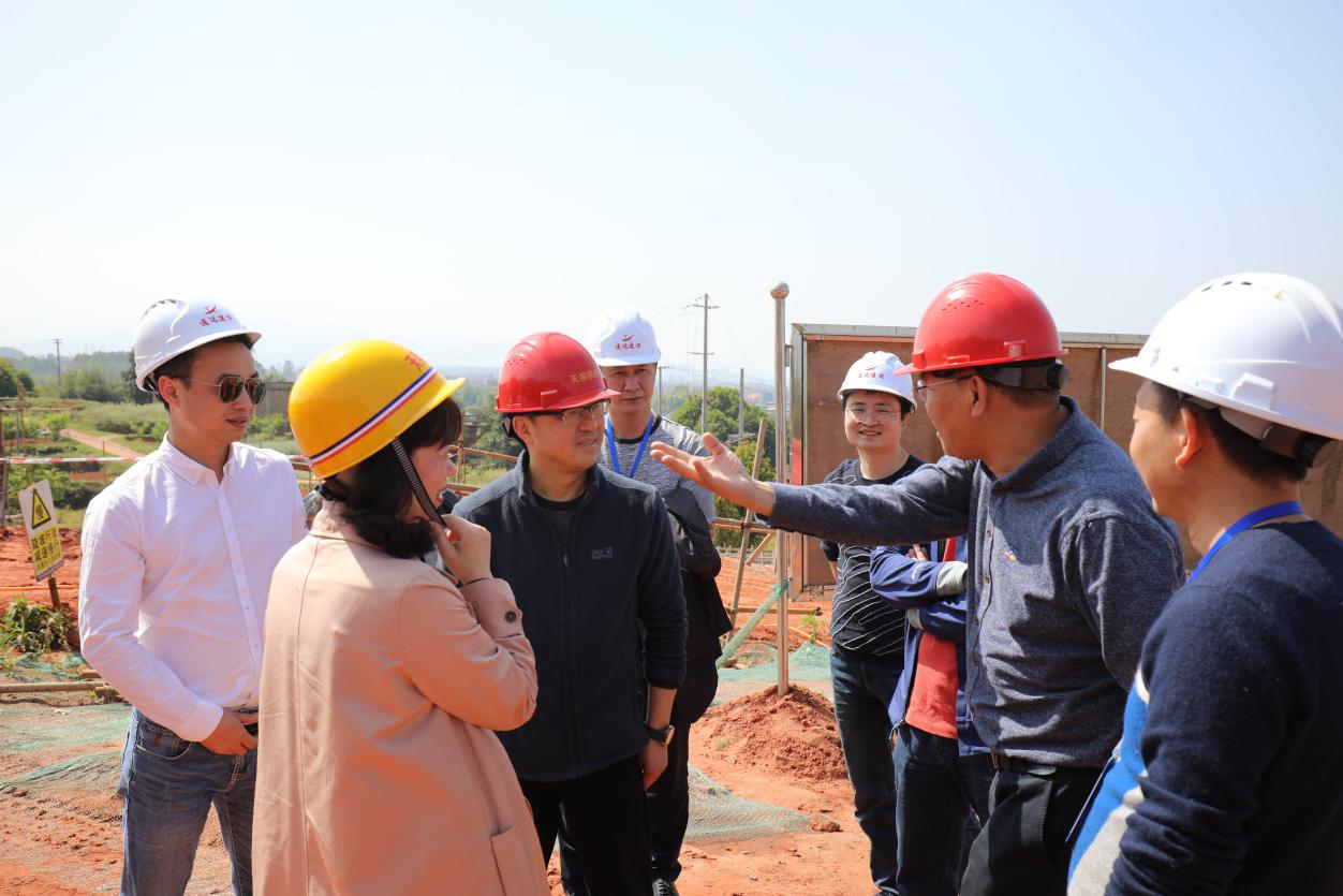集團公司黨委書記、董事長周燕賓深入天泉公司一線調研指