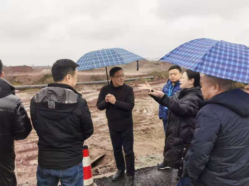 集團公司黨委書記、董事長周燕賓率隊調研臨港供水保障工作