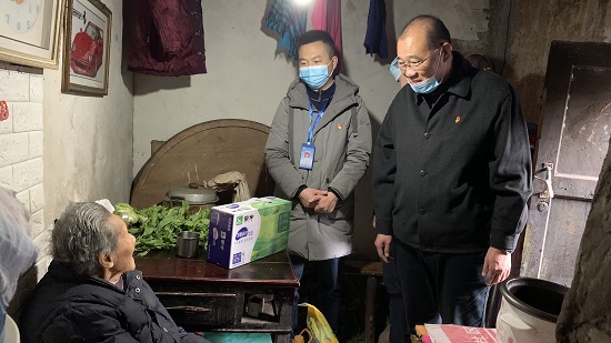 集團公司慰問“雙包雙保”社區困難群眾