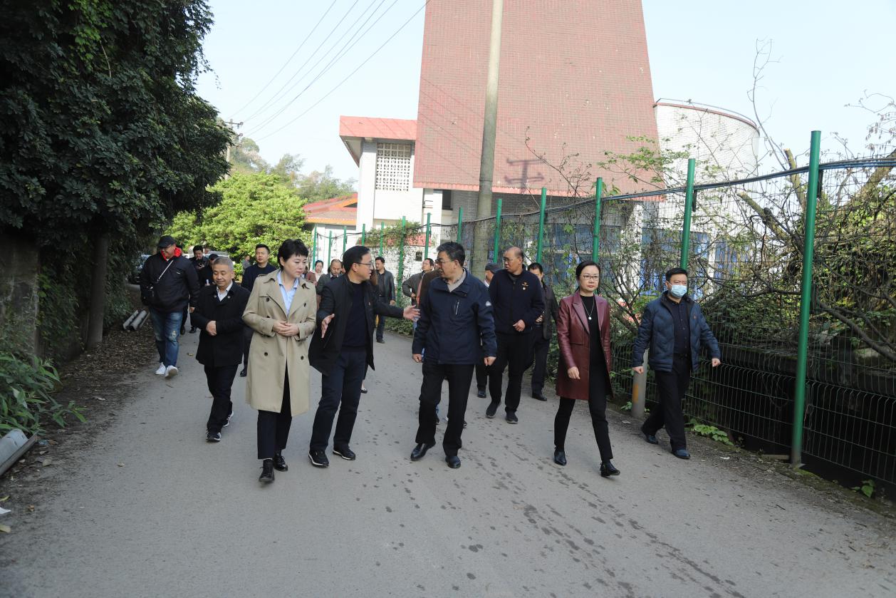 市人大常委會副主任陳厚生率隊調研宜賓市中心城區(qū)水源遷建工程建設管理情況