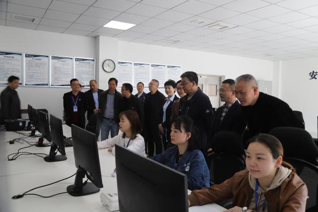 市人大常委會副主任陳厚生率隊調研宜賓市中心城區水源遷建工程建設管理情況