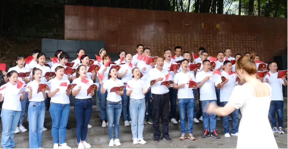 傳承紅色精神 賡續百年征程 ——共產黨員服務大隊支部開展主題黨日活動