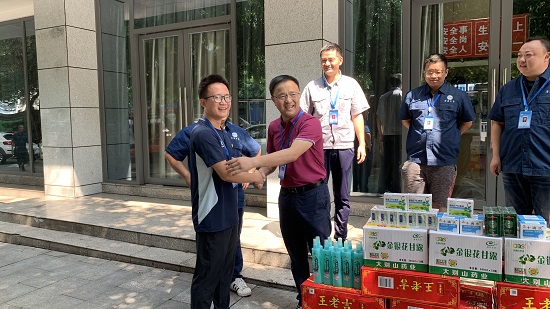清源水務(wù)集團(tuán)開展送清涼慰問活動