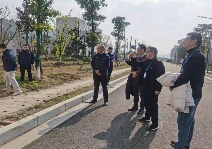 調研生產進基層，訪廉問廉匯民聲